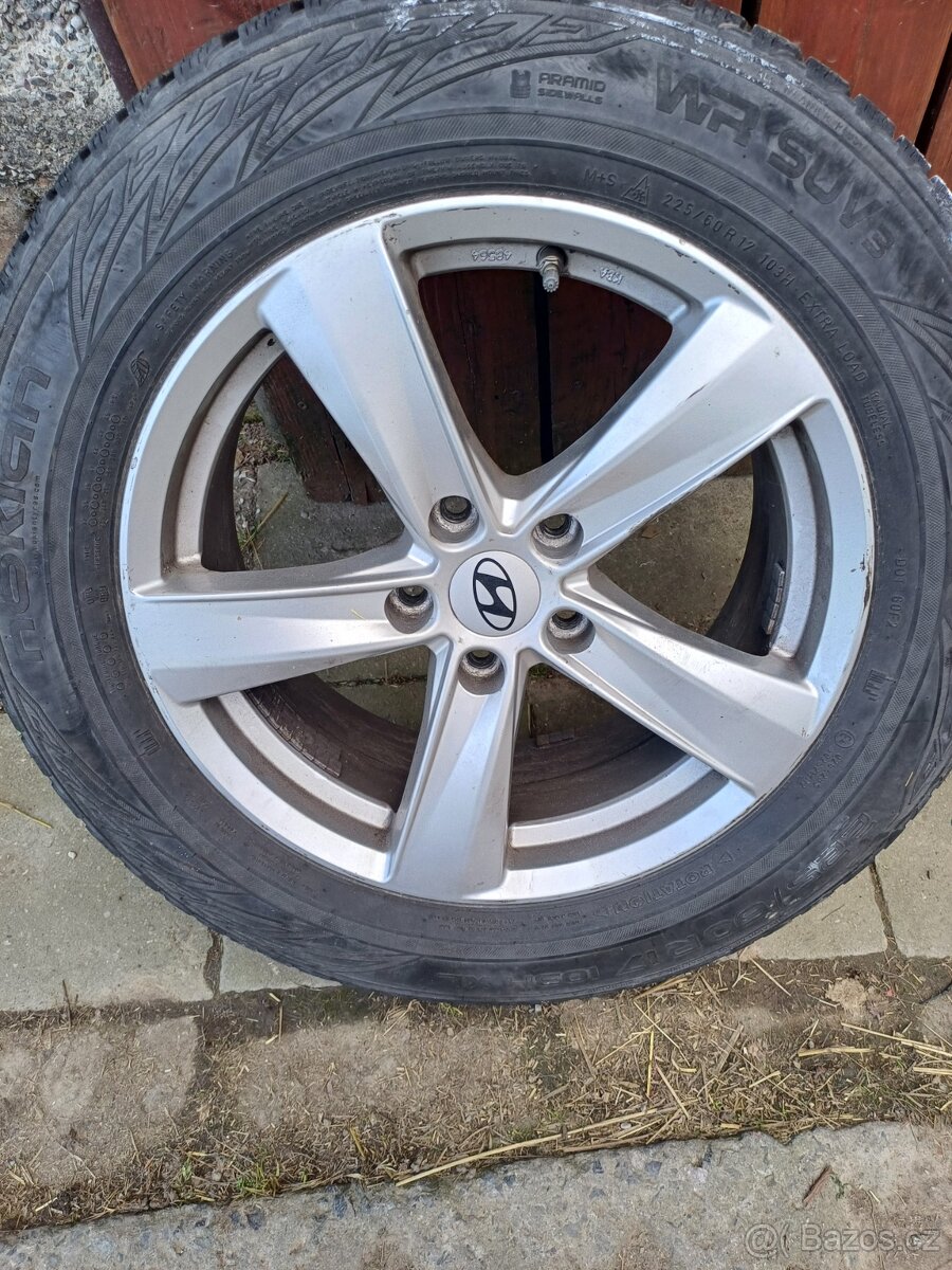 Kola hyundai + gumy