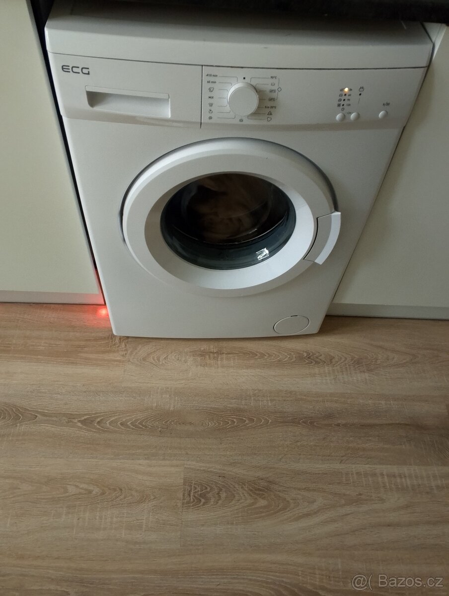 Starší pračka funkční