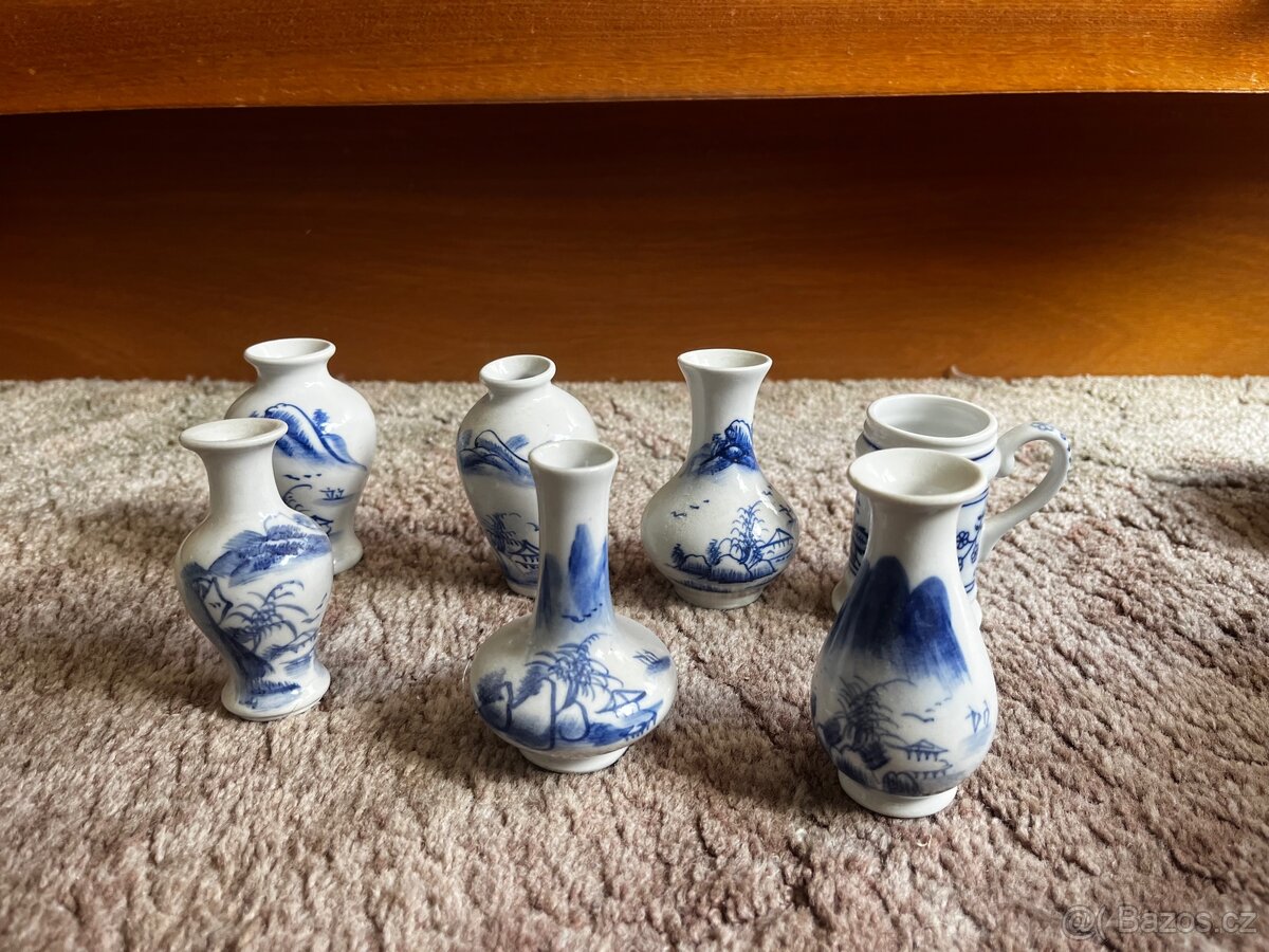 Porcelánové vázy (cibulák)