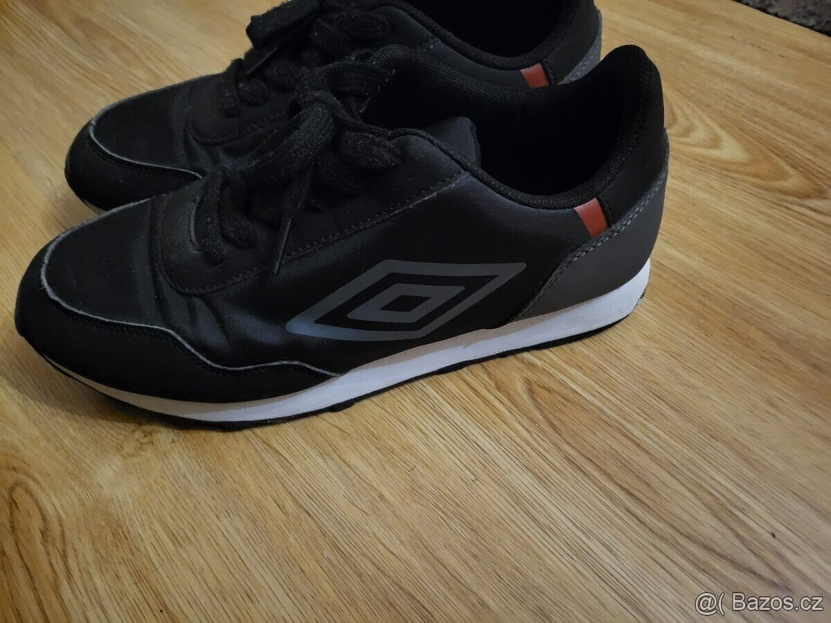 Dětské tenisky, boty Umbro velikost 37