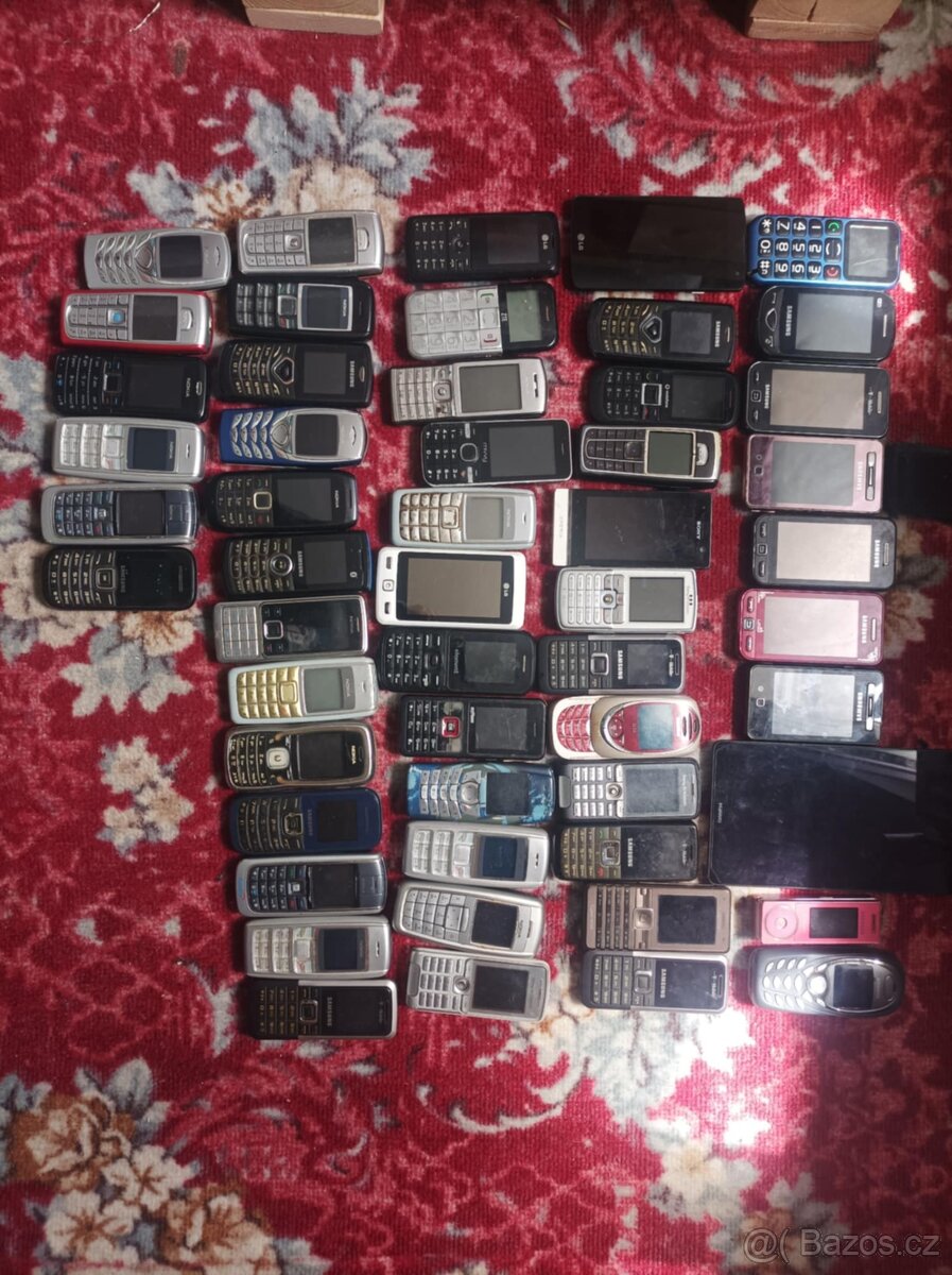 Prodám mojí sbírku mobilní telefony