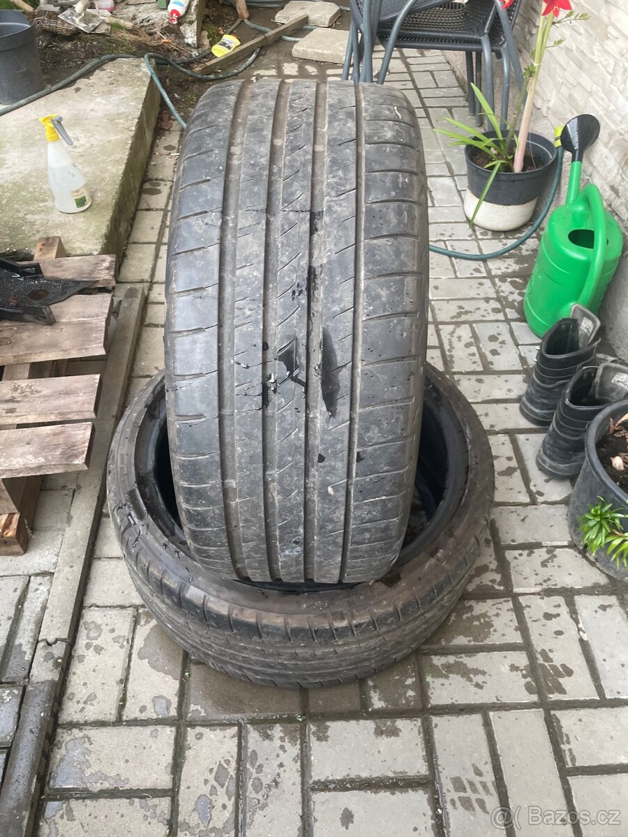 255/35 R20