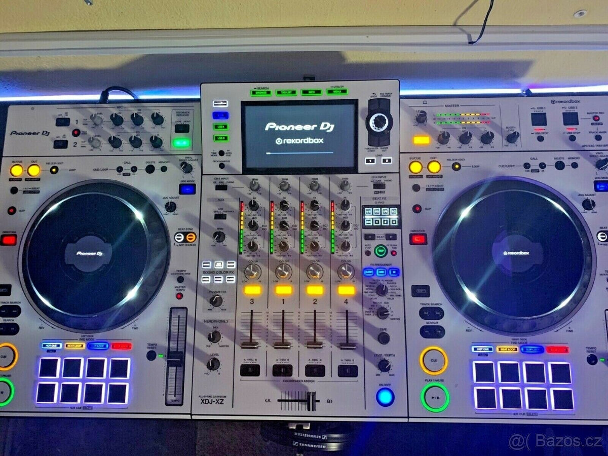 Pioneer XDJ-XZ s originální bílou tiskovou fólií