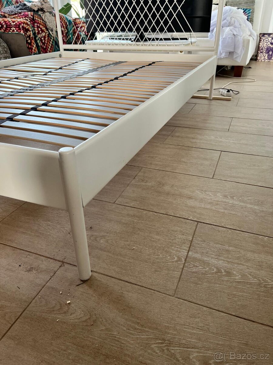 Postel zelezna Ikea