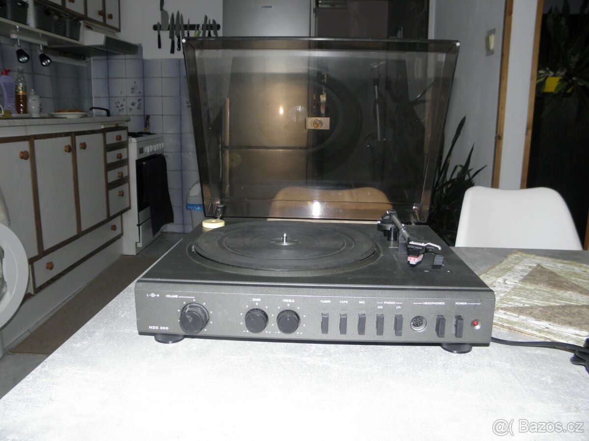 Gramofon TESLA NZC 300 kompletní seřízený