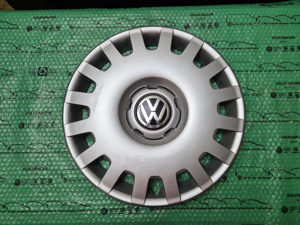 poklice kola 16 VW Golf IV 1J0601147Q GJW