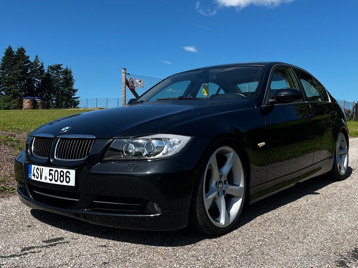 BMW E90 330i