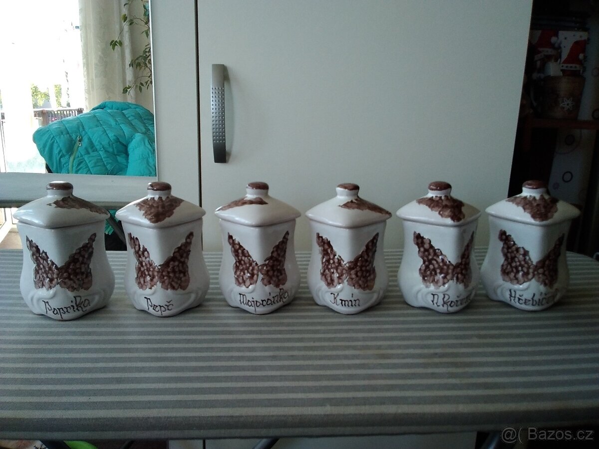 Keramické kořenky zdobené 6 kusů.