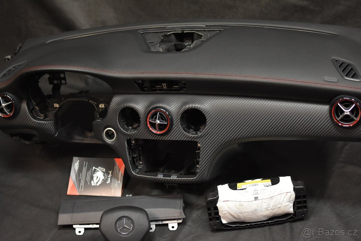 Mercedes Airbag bezpečnostní pás palubní deska