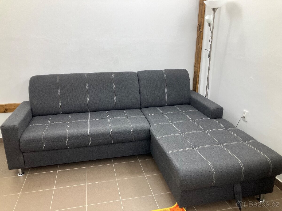 Rohová textilní sedačka s uložným prostorem