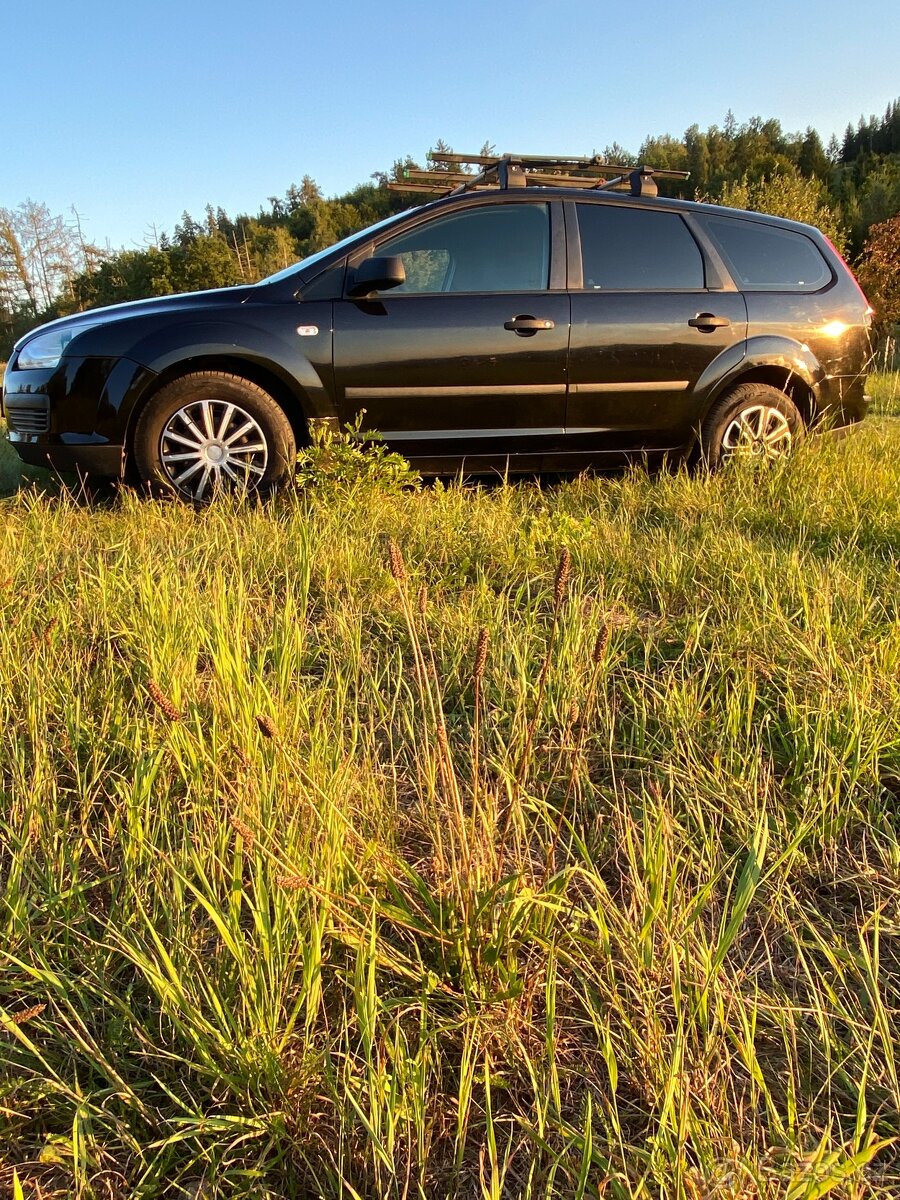 Focus Kombi 1.6 16V, po servisu, nová STK