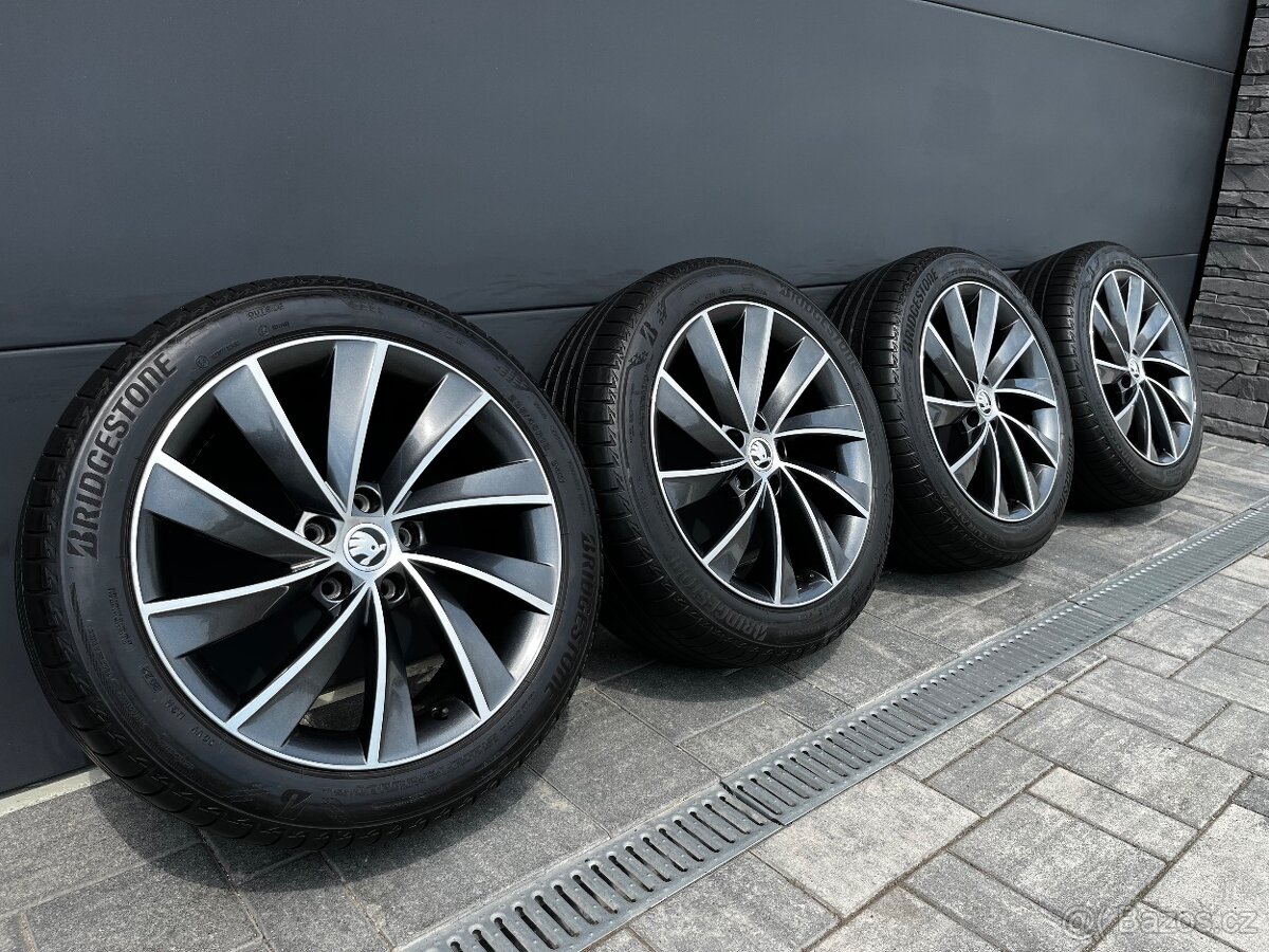 Originál Škoda Superb 235/45 r18
