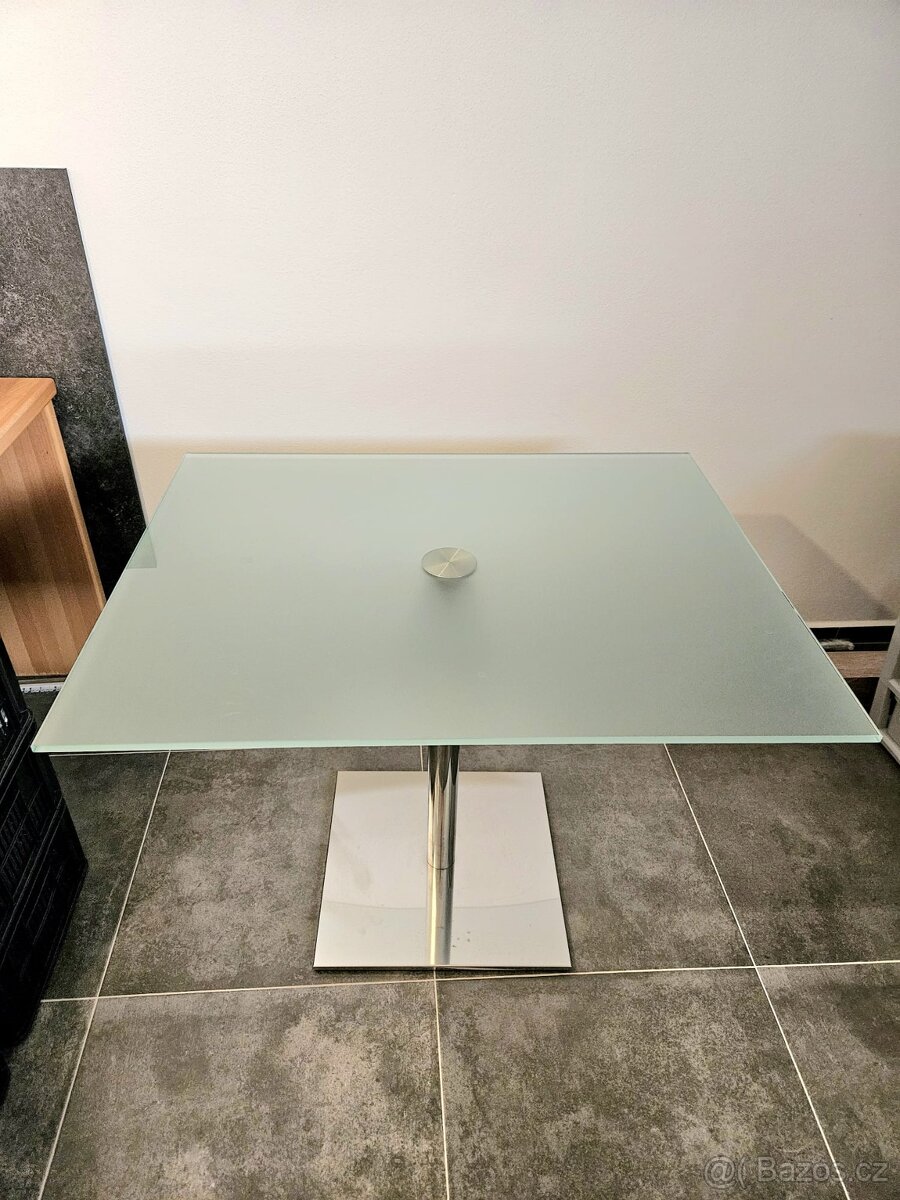 Jídelní stůl sklo/chrom