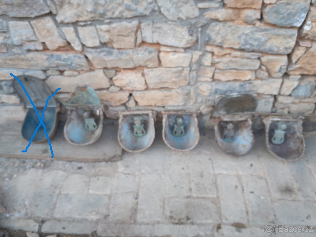 Litinové napáječky s mosazným jazykovým ventilem