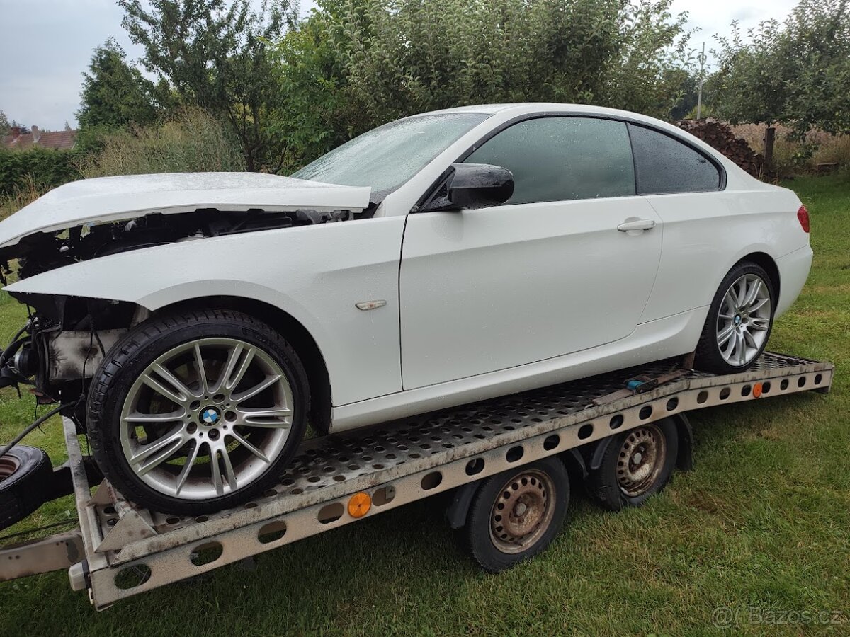 BMW E92 320d xDrive 135kw 2010 díly z vozu 320xd