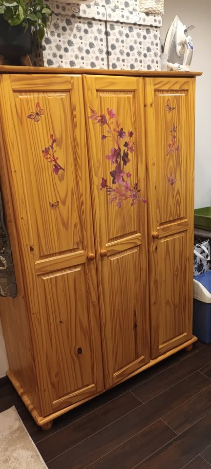 Šatní skříň 3 dveřová