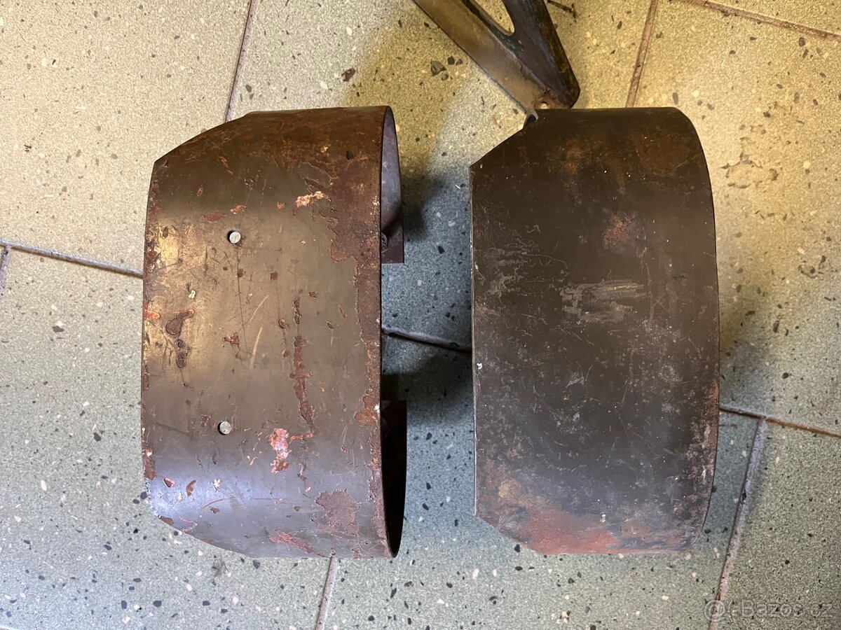 US vodní kanistr ,lékárna jeep atd