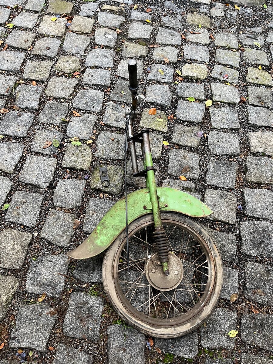 Vidlice, řídítka, kolo a blatník Jawa pionýr 555