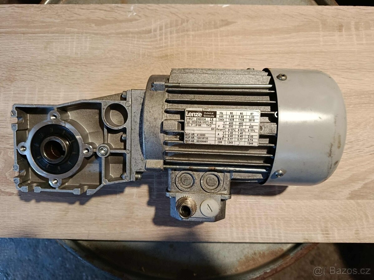 Elektromotor LENZE s převodovkou. 0,55 kW, 105 ot/min