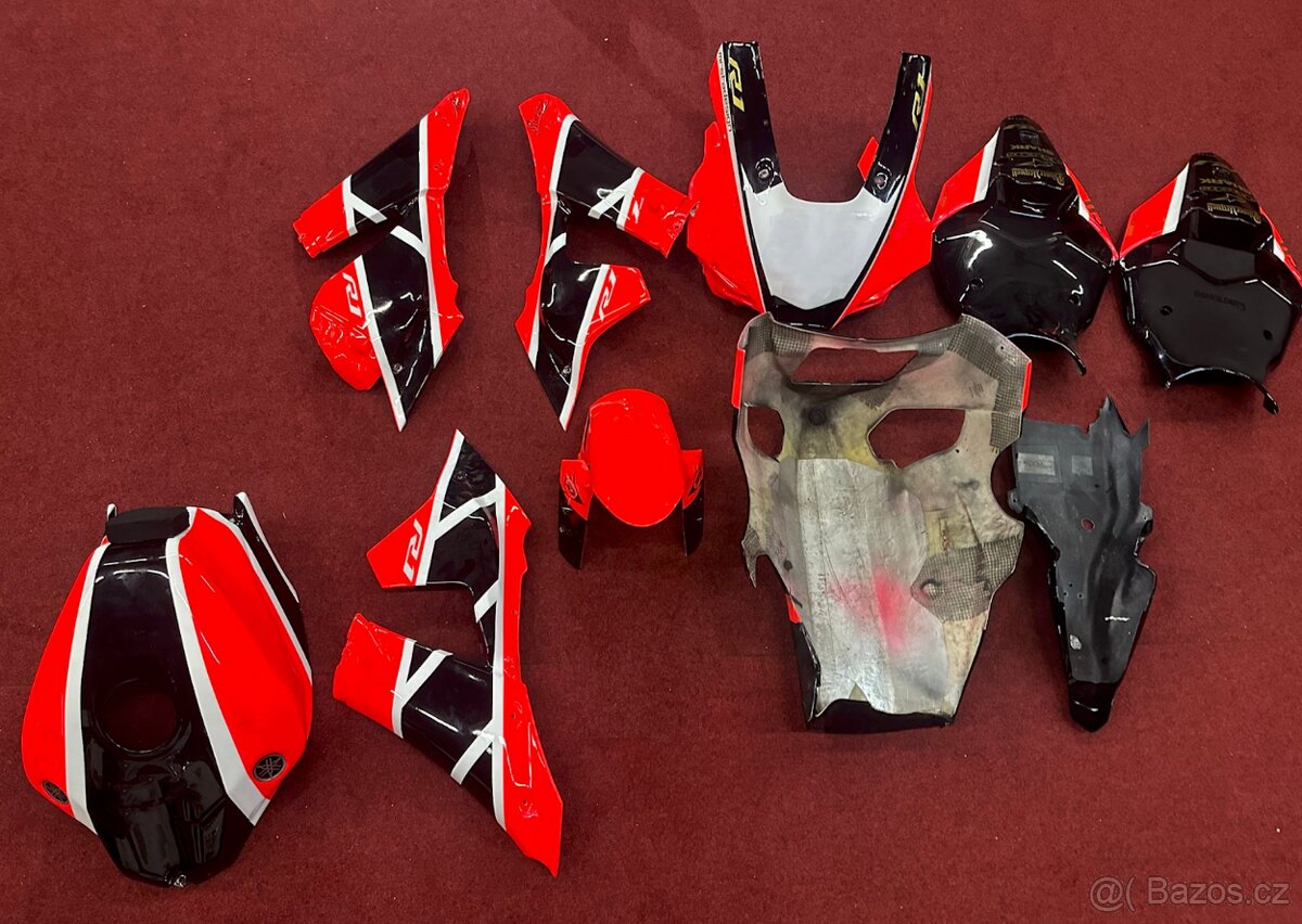 YAMAHA R1 LAMINÁTY