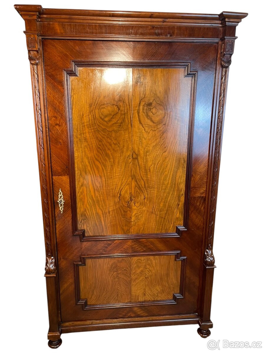 Starožitná šatní skříň - historismus