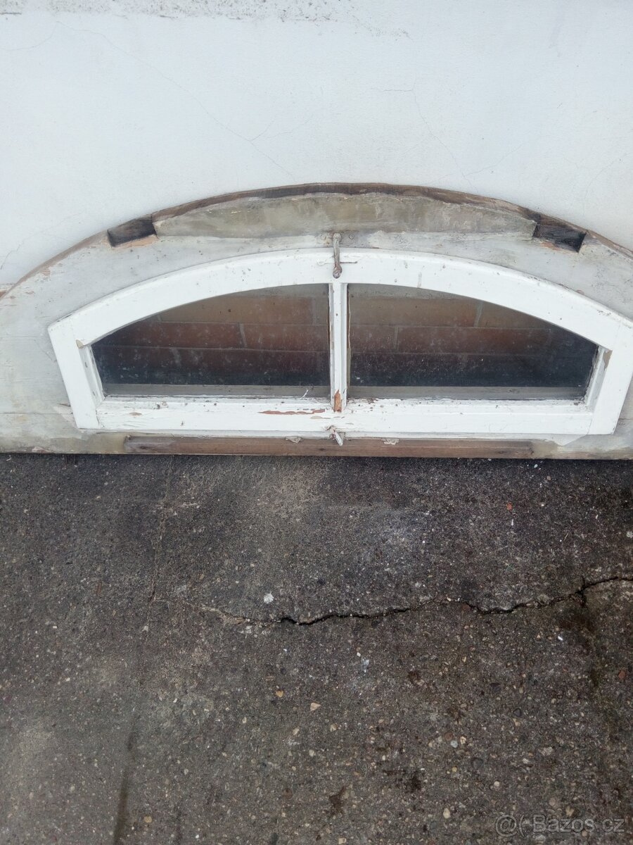 Dřevěné střešní okno