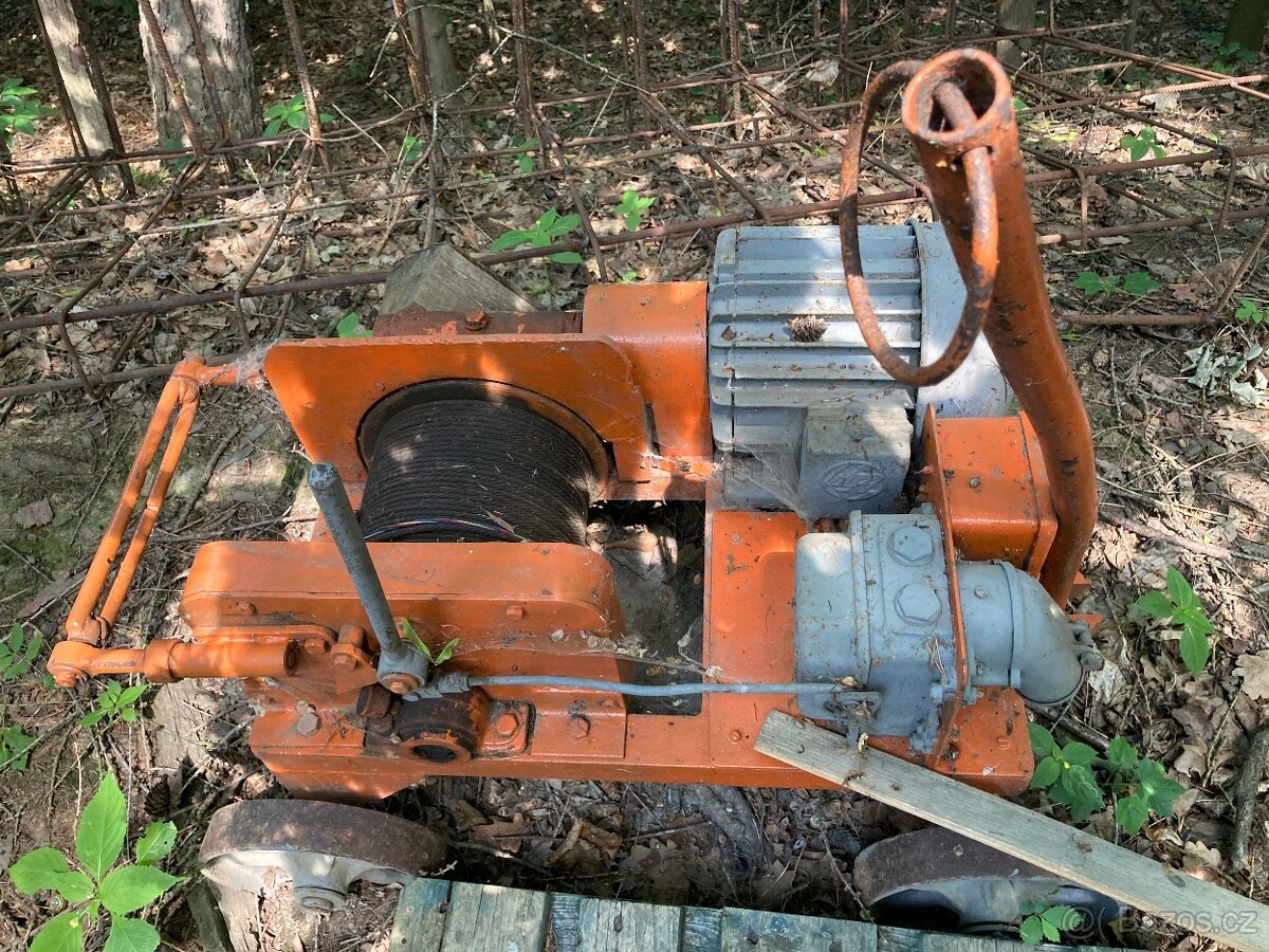 Stavební vrátek KVM SVŠ 100