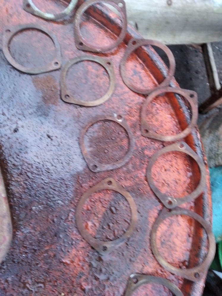 Prodám originál objímky na ZETOR 25