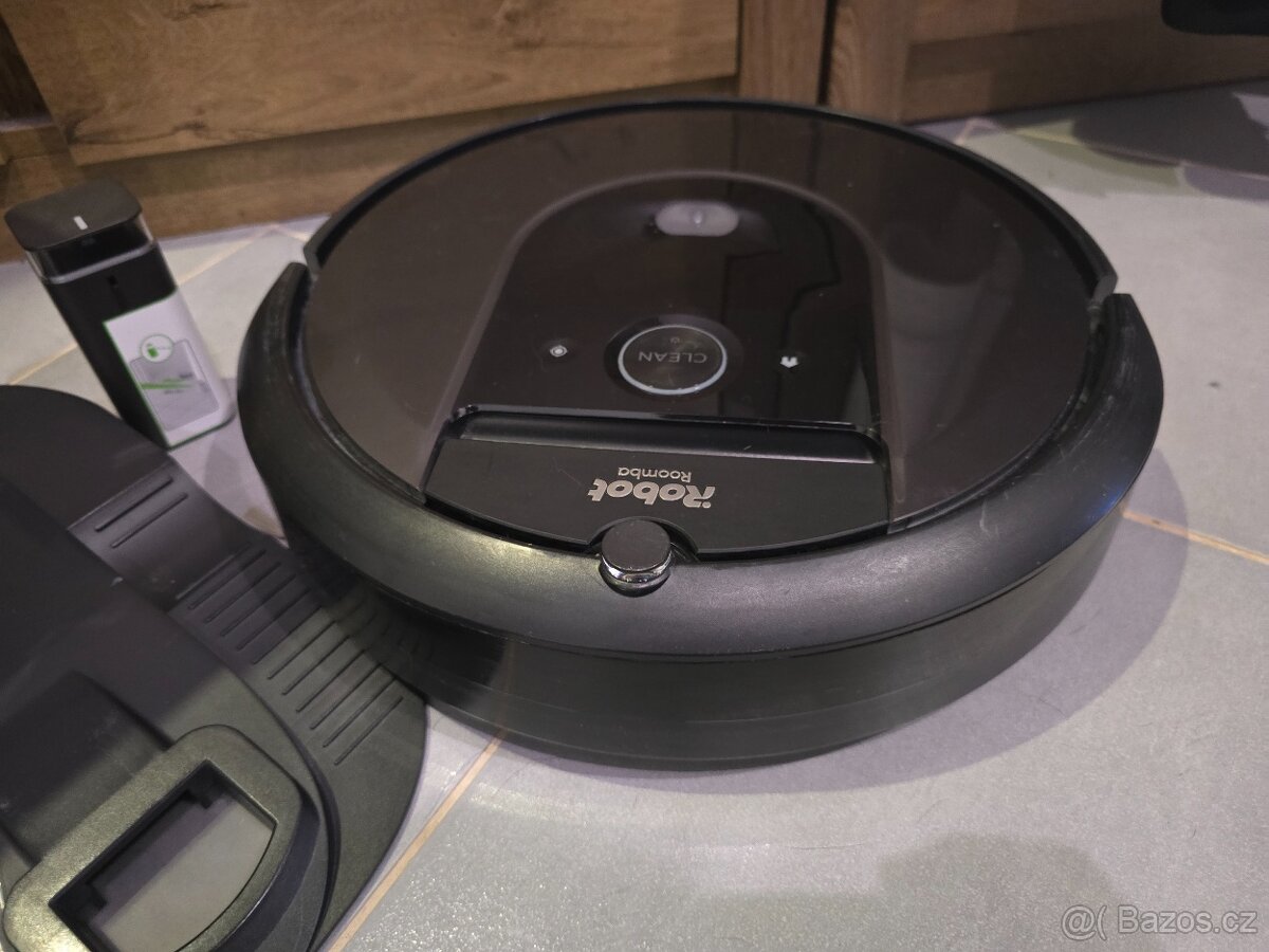 Robotický vysavač iRobot Roomba i7+