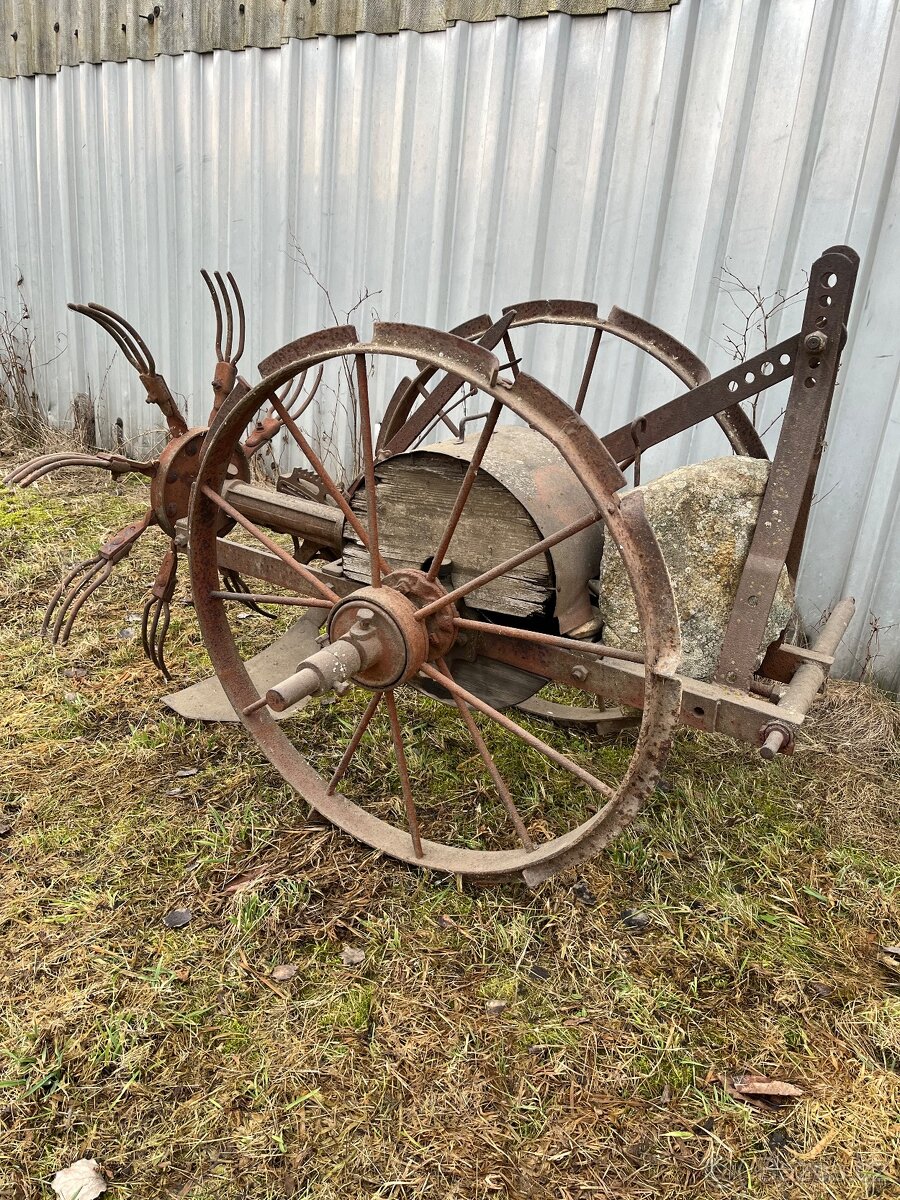 Staré zemědělské stroje