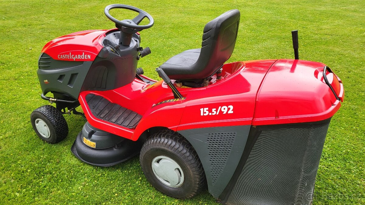 Značkový zahradní traktor, motor Briggs 15,5Hp, automat