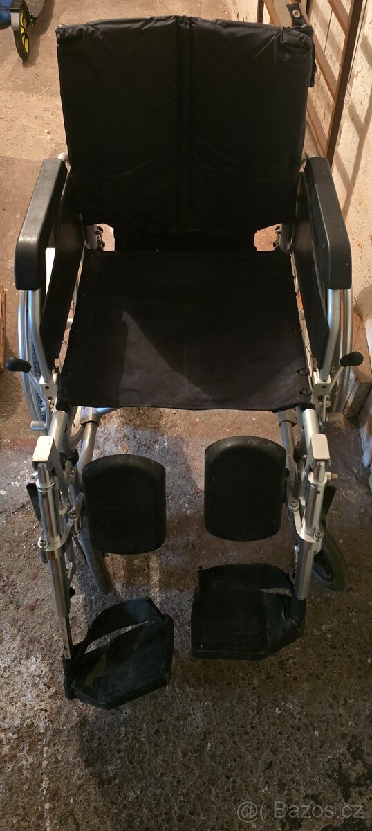 Invalidní vozík s polohováním