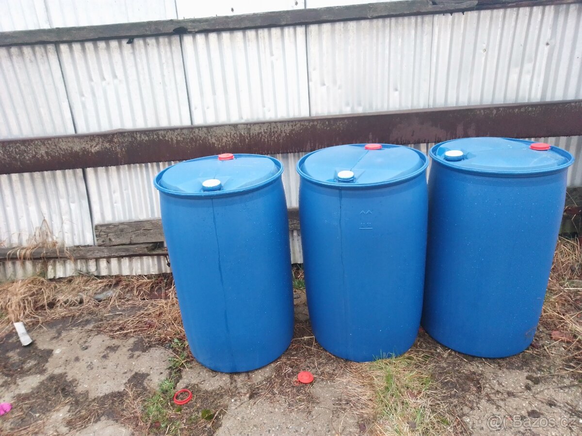Plastové sudy 220 litrů