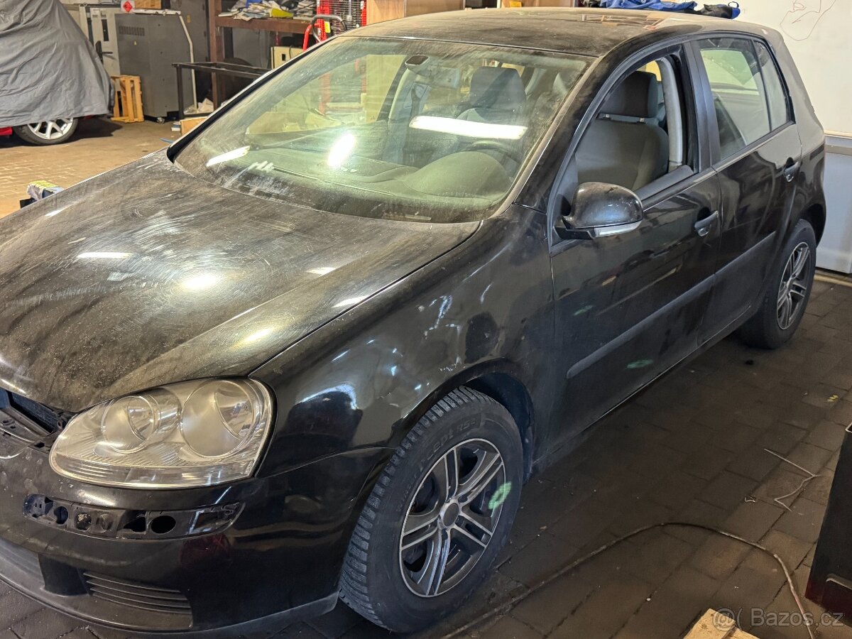Volkswagen Golf 5 +náhradní motor 160kw