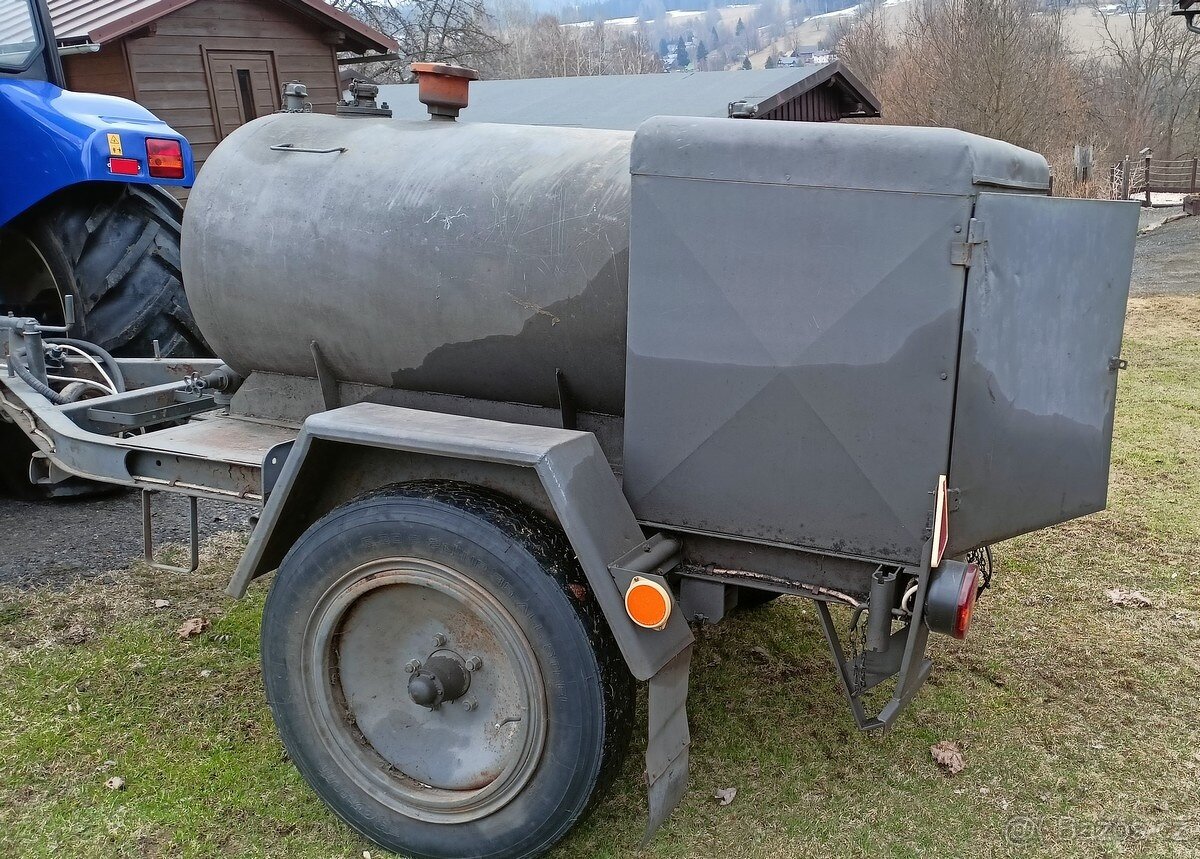 Tankovací vozík HEFA. nafta + olej