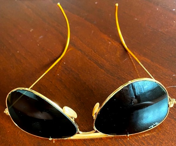 luxusný kožený opasok ..okuliare Ray Aviator USA