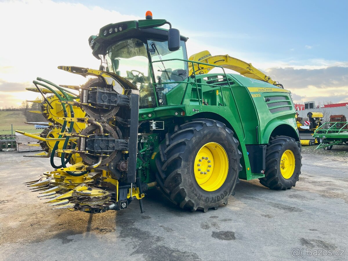 sklízecí řezačka John Deere 8300