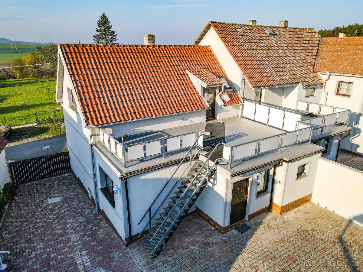 RD 4+1 a samostatný 2+kk, 150 m2, pozemek 1000m2 Beroun
