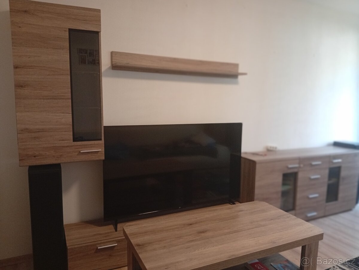 Prodám obývací stěnu Komoda 2ks : D 170cm ,Š -40 cm ,V-78