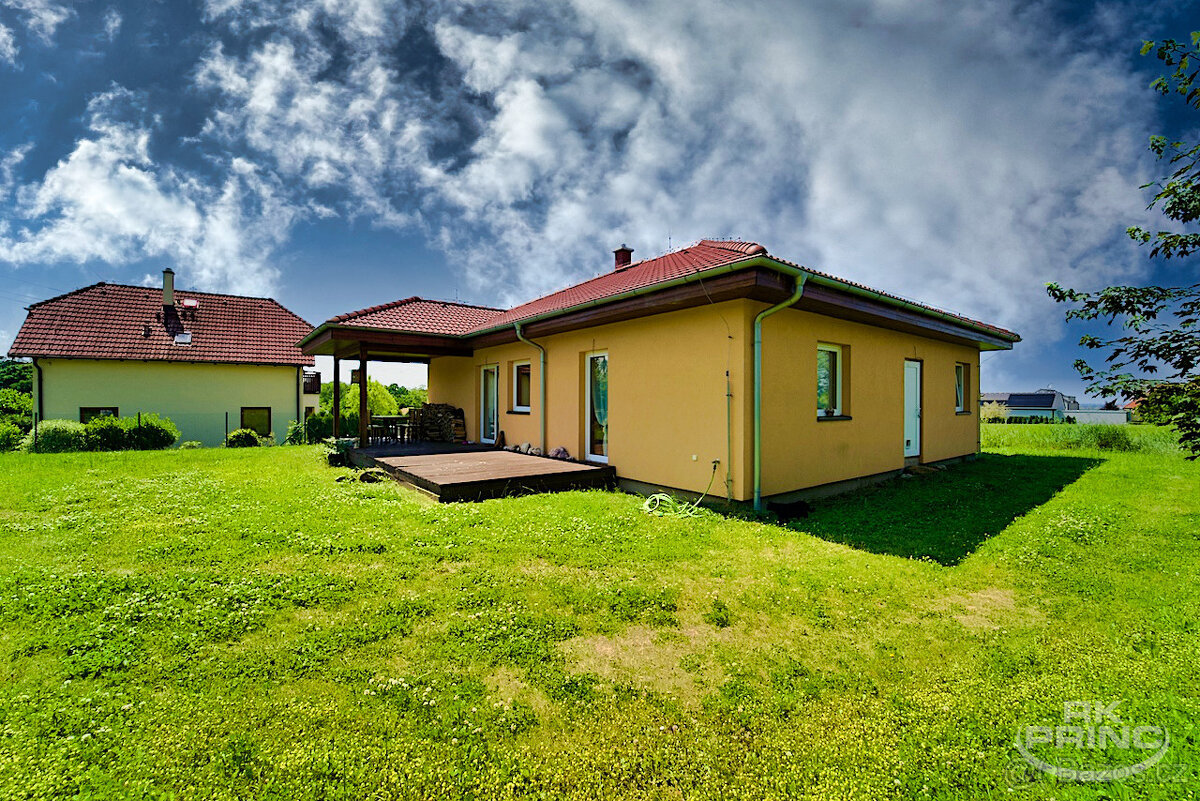 Prodej rodinného domu 4+kk na pozemku 868 m2, obec Škvorec,