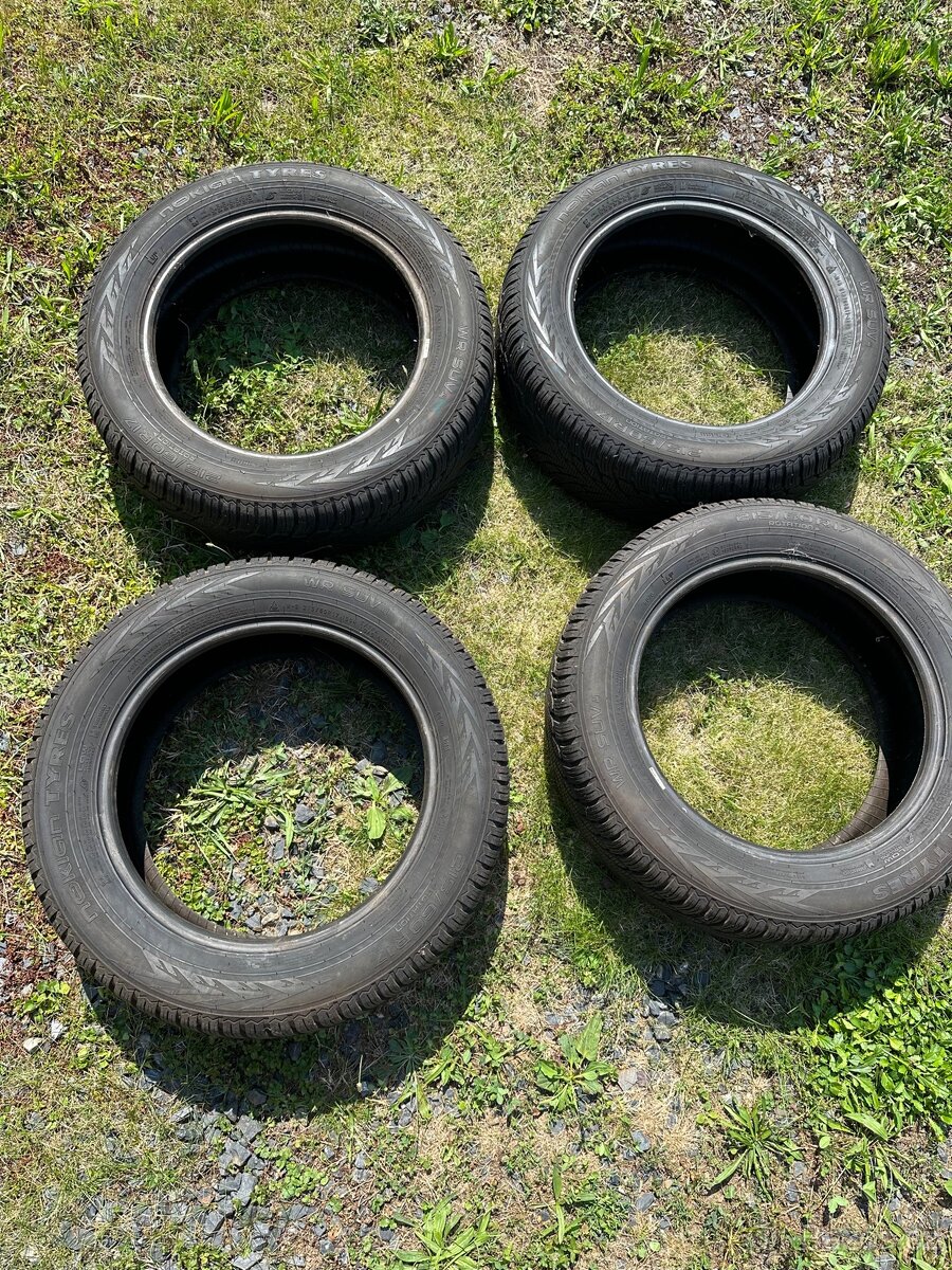 Pneu 215/60 r17 zimni Nokian