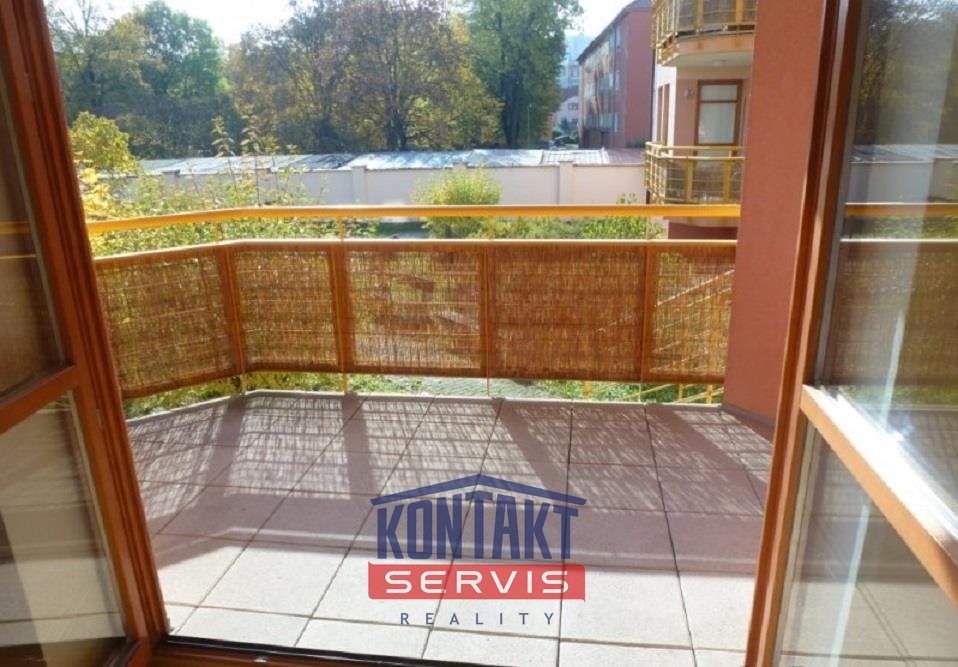 Pronájem bytu 1+kk s prostorným balkónem, U trojice, České B