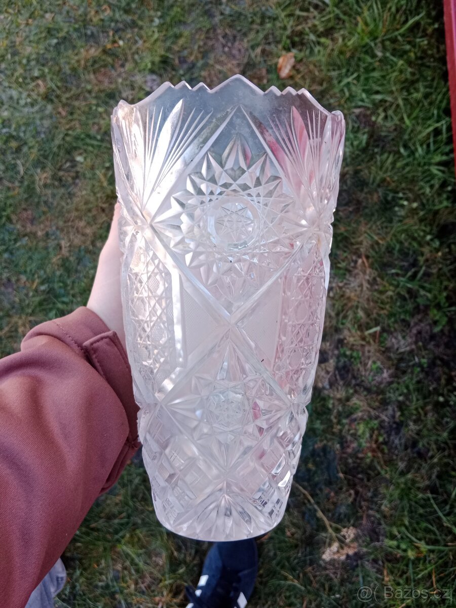 Broušená váza
