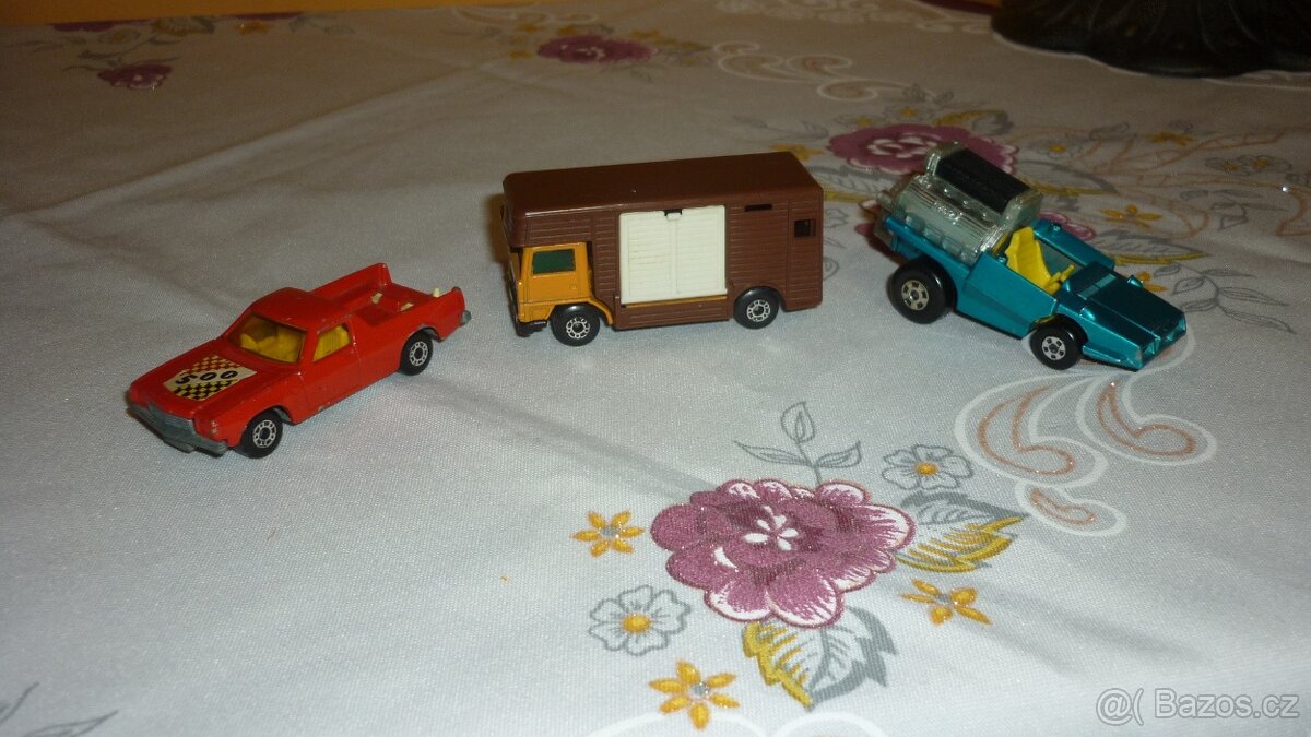 MATCHBOX SF HOLDEN PICK-UP ENGLAND TYRE,HORSE