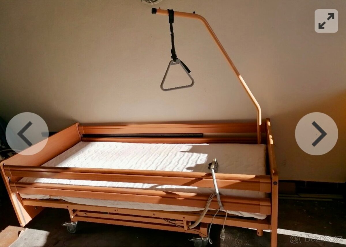 Polohovací postel pro seniory