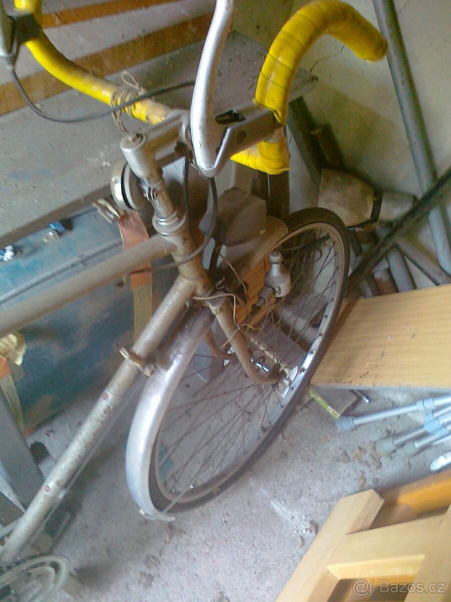 silniční kolo Favorit