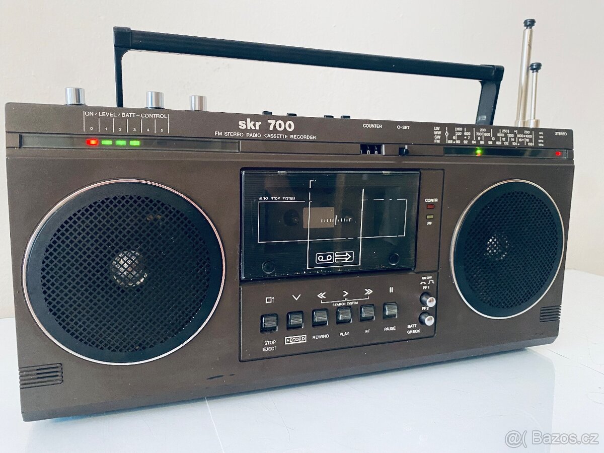 Radiomagnetofon RFT SKR 700, rok 1987