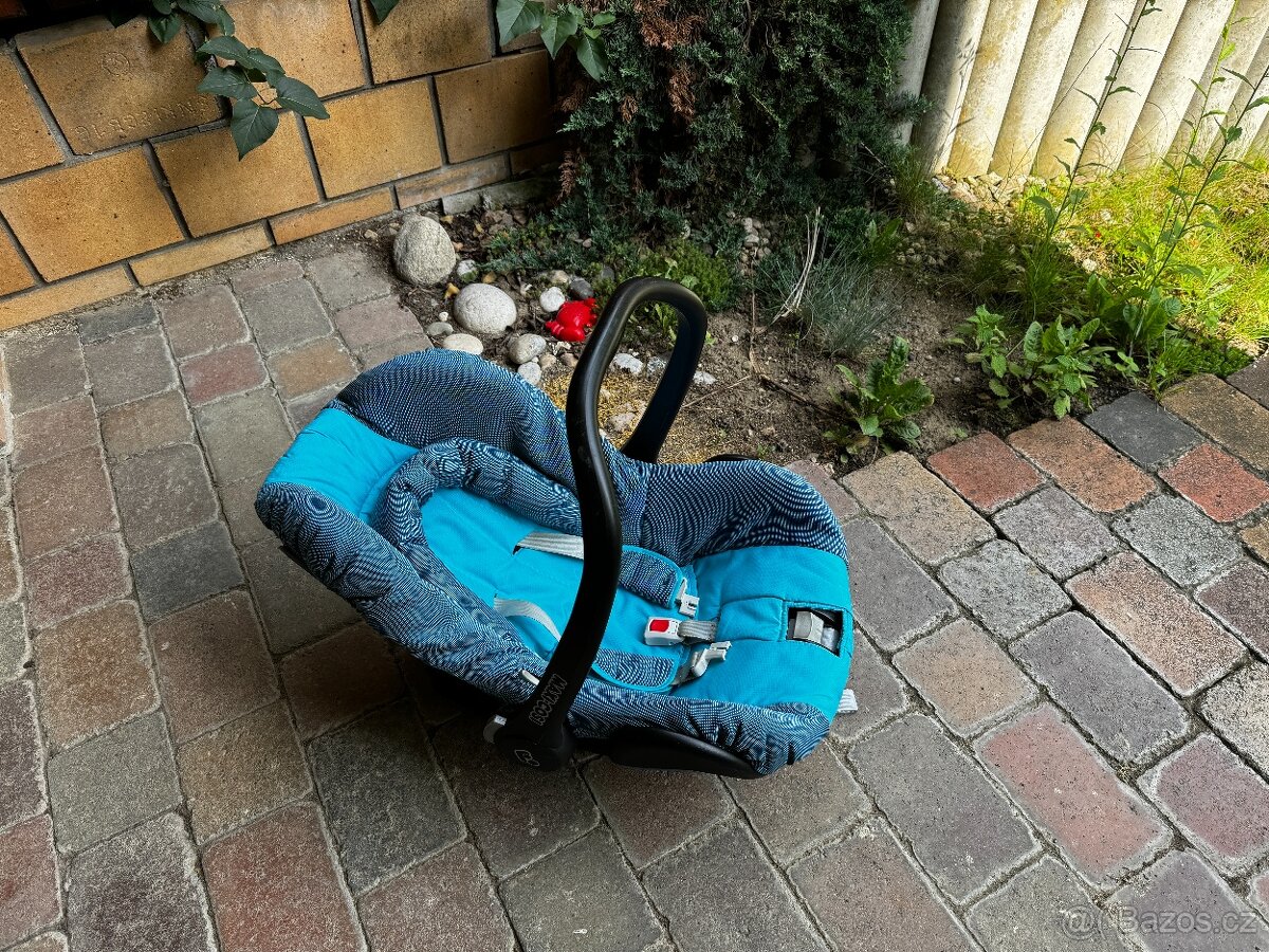 Autosedačka-skořápka MAXI-COSI