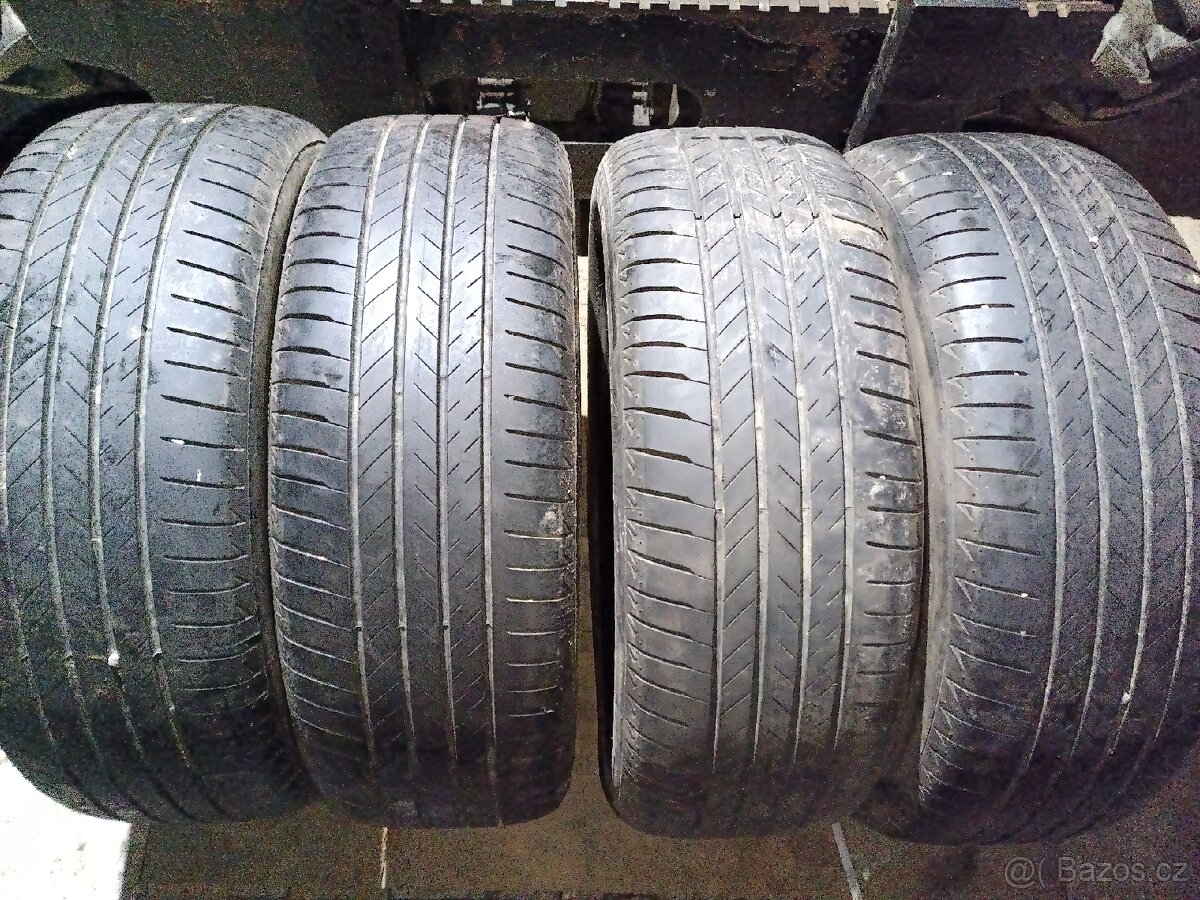 Letní sadu Bridgestone 235/55 R19 101V