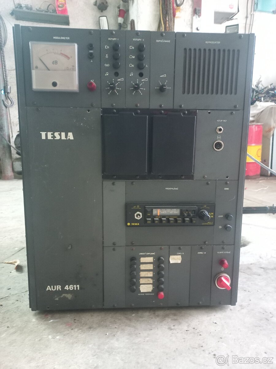 Rozhlasová ústředna AUR 4611